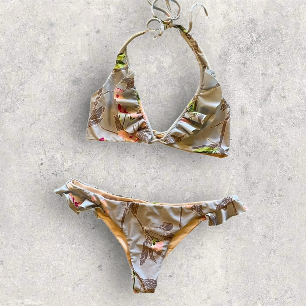 - Women’s Floral Ruffled Bikini Swimsuit. Size L Great Condition! M.G.S. Brand